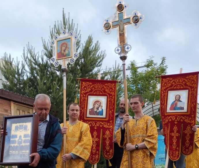С Престольным Праздником Всех Святых!